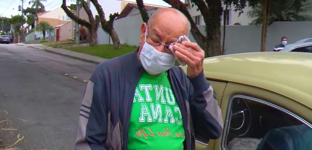 PROFESSOR perde o carro e os ALUNOS o devolvem para ele