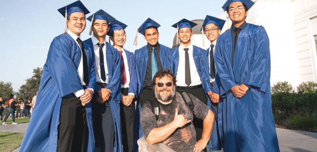 Jack Black APARECE nas fotos de GRADUATION