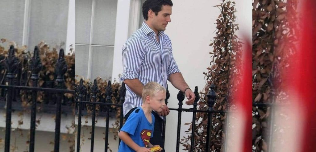 Menino leva SUPERMAN para a ESCOLA