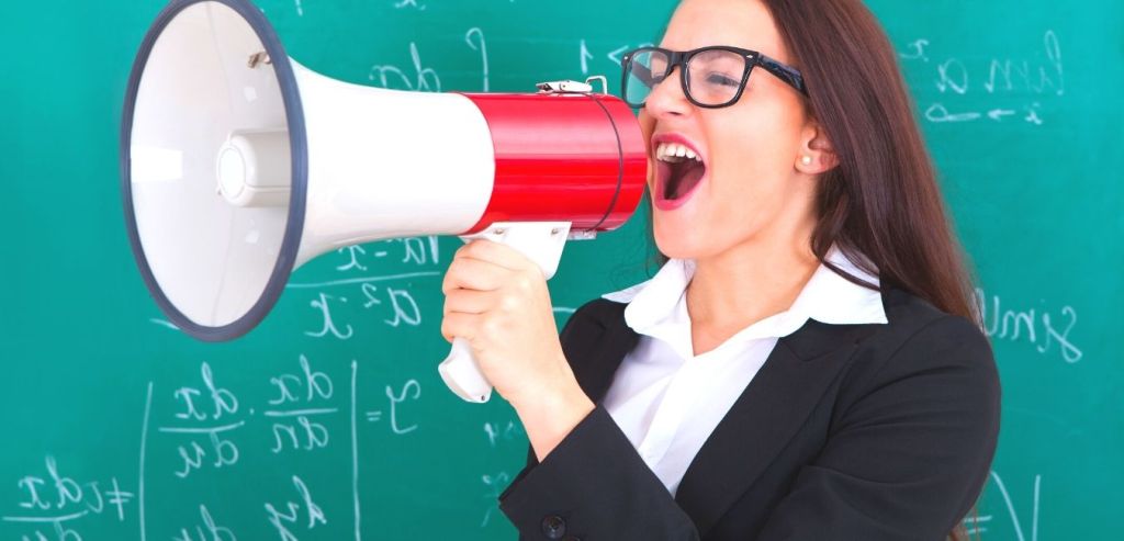 O professor INSULTA uma AULA ONLINE inteira
